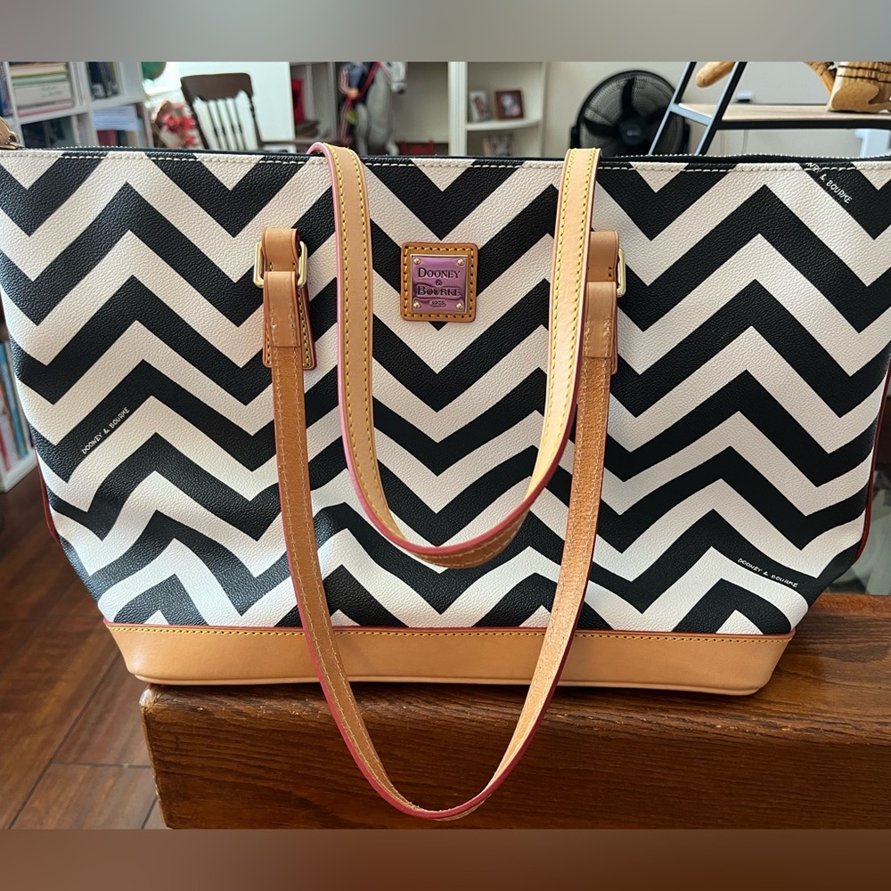 NWOT Dooney & Bourke striped tote/shoulder bag with cosmetic bag